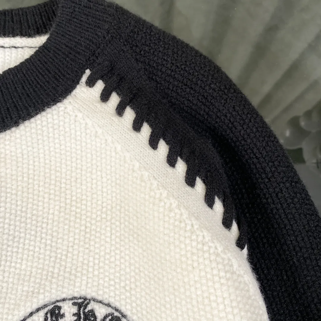 P280 ChromeHearts popular Chrome Hearts CH Sanskrit horseshoe cross embroidery button cardigan jacket raglan sleeve sweater, contrasting color splicing raglan round neck knitted sweater, unique knitting texture, soft and skin-friendly, classic pattern embroidery on the front and back. Retro chic. The contrasting color raglan sleeve design and the thick stitching craftsmanship at the joints make it look great when worn alone or layered! The fit is loose and slimming! Fashionable patchwork colored sweater, colorfully intertwined, with clear layers, warm and slimming. Whether worn alone or layered, you can easily control various styles and show your personal charm. The raglan sleeves are shoulder-width in contrasting colors and have ultra-detailed embroidery on the front and back, giving it a casual street feel. It looks great when worn alone! The sleeves are designed with contrasting colors and seams, and the round neck style reveals the neck and flatters the face shape! Wool blend knitted fabric, soft, comfortable and warm to the touch. Contrasting color design➕Loose fit, not flattering on your body shape and slimming, not to mention how easy it is to wear! Basic, versatile and fashionable classic! Black and white are versatile! Black and gray high-end! Couples get involved!  Color: black and white/black gray Size: S~M~L